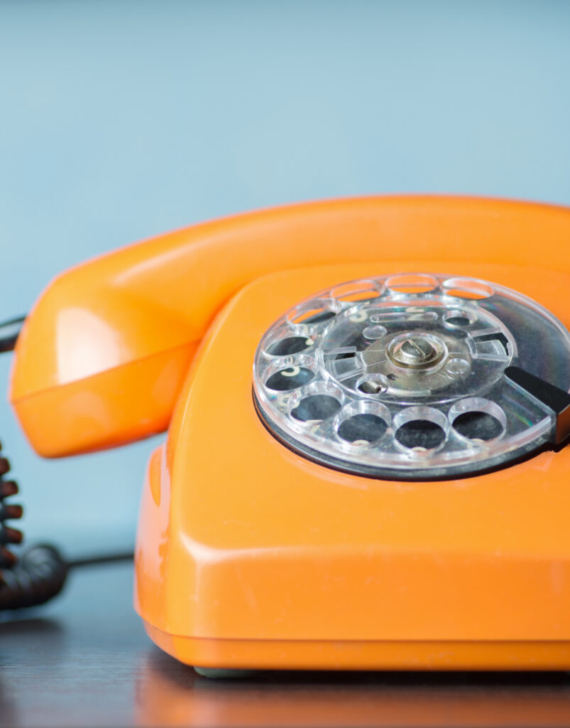 Téléphone orange vintage