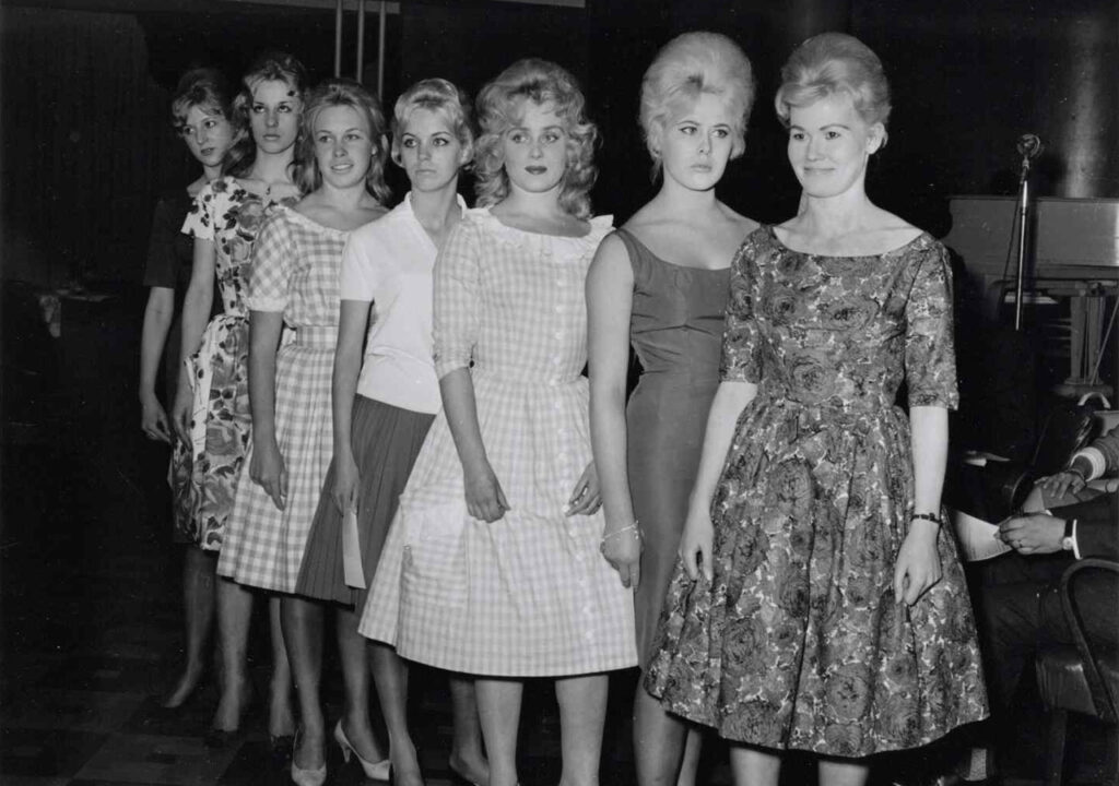 Le succès du « look Bardot » au début des années 1960.